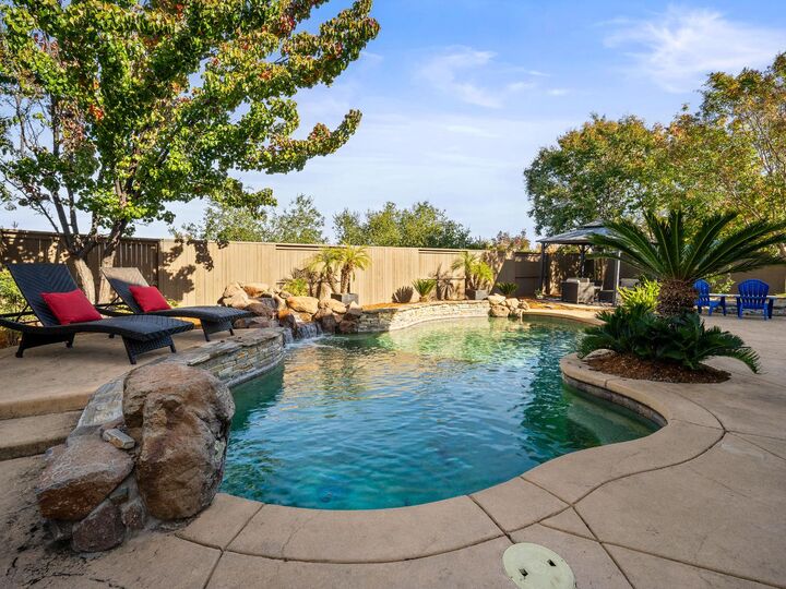 Property Photo: 405 Cranston Court CA 95762