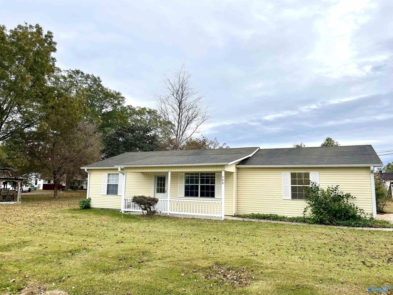 Property Photo:  302 Rogers Avenue  AL 35957