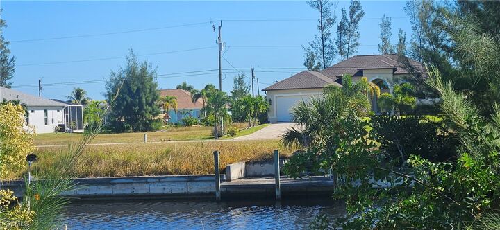 Property Photo: 1648 NW 39th Avenue FL 33993