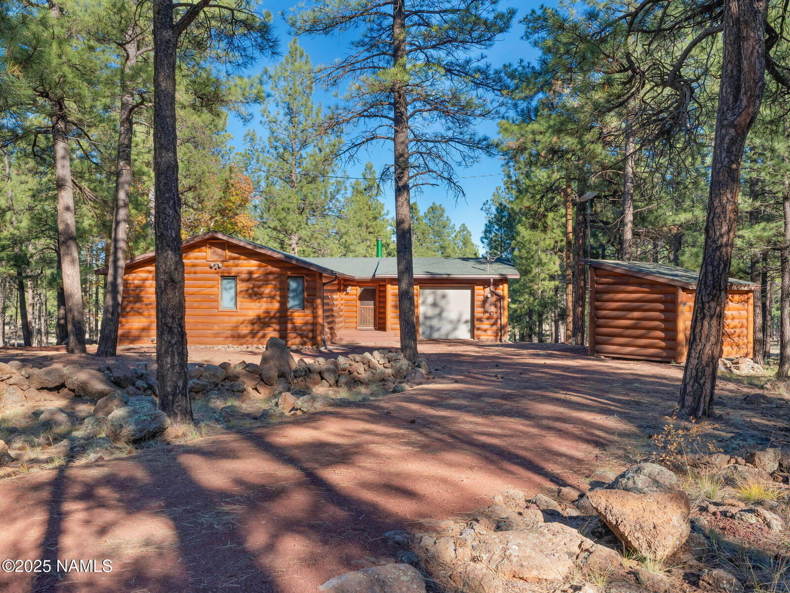 Property Photo:  827 S Friar Tuck Trail  AZ 86046 
