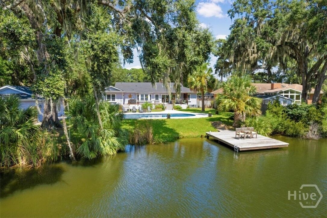 Property Photo:  105 E Point Drive  GA 31410 