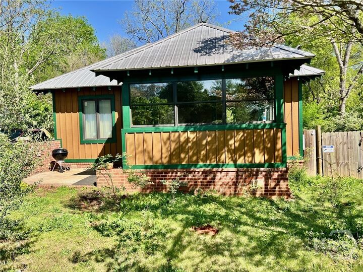 Property Photo:  178 First Street  GA 30601 