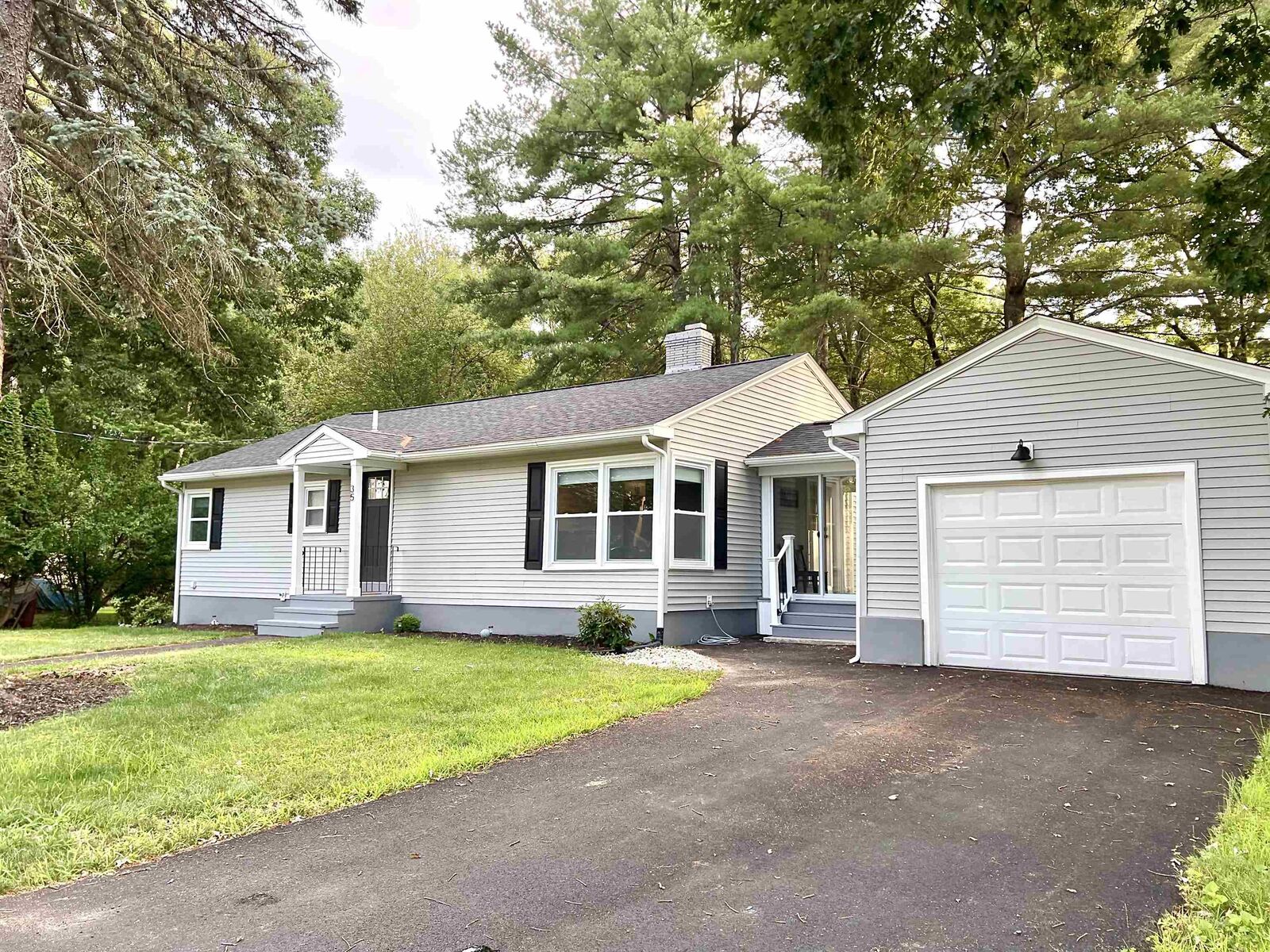 Property Photo:  35 Linwood Avenue  NH 03079 