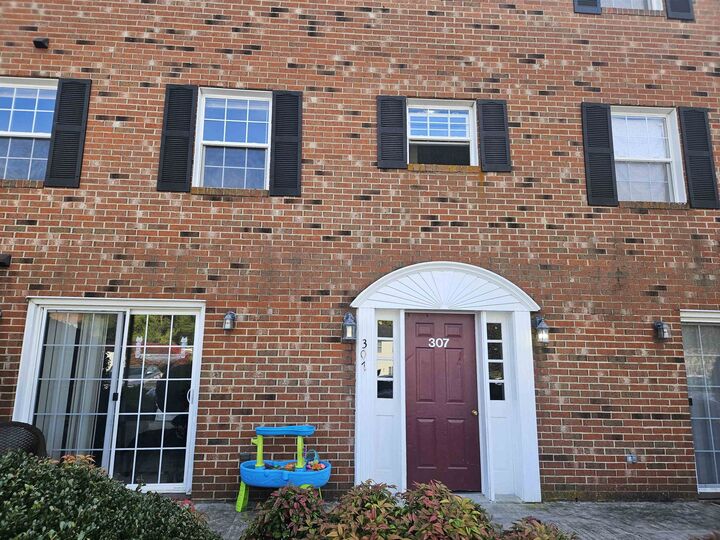 Property Photo: 307 Loudon Road VA 24060