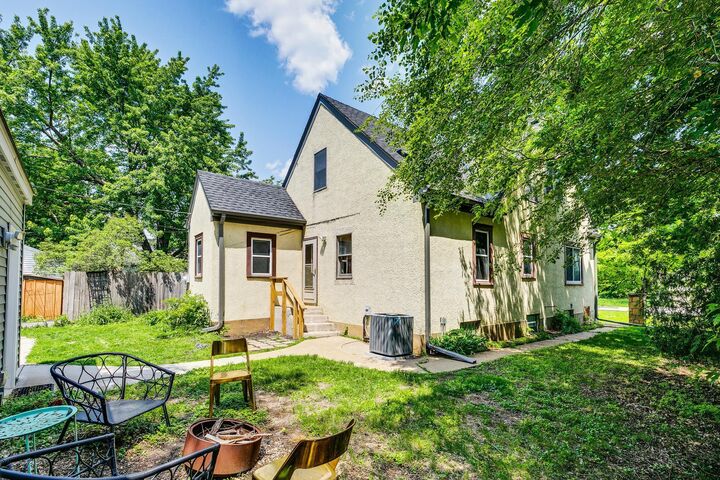 Property Photo:  3807 Hubbard Avenue N  MN 55422