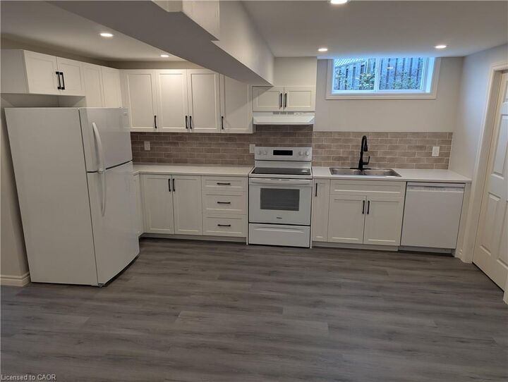 Photo de la propriété:  919 Marl Meadow Court Lower  ON N2R 1L4