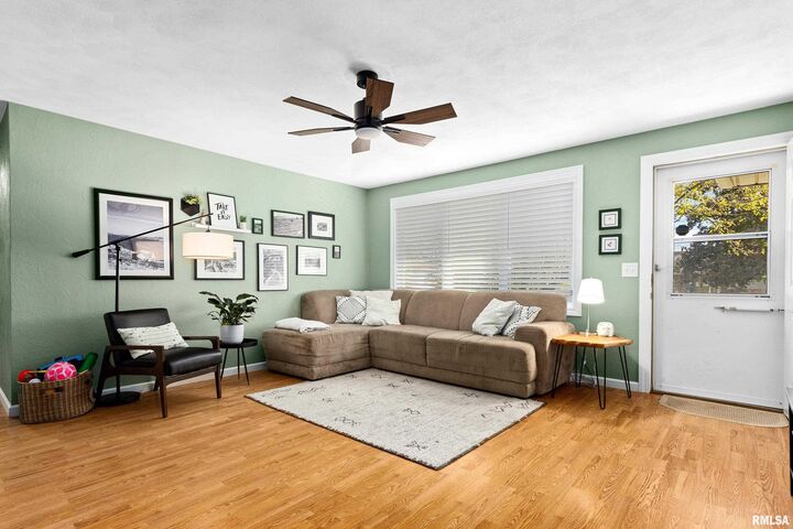 Property Photo: 749 S Columbus Avenue IL 61550