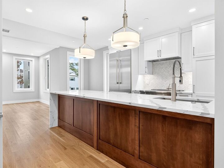 Property Photo:  551 E 7th St 1  MA 02127 