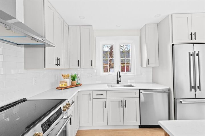 Property Photo:  19 Ford Place 1  MA 02066