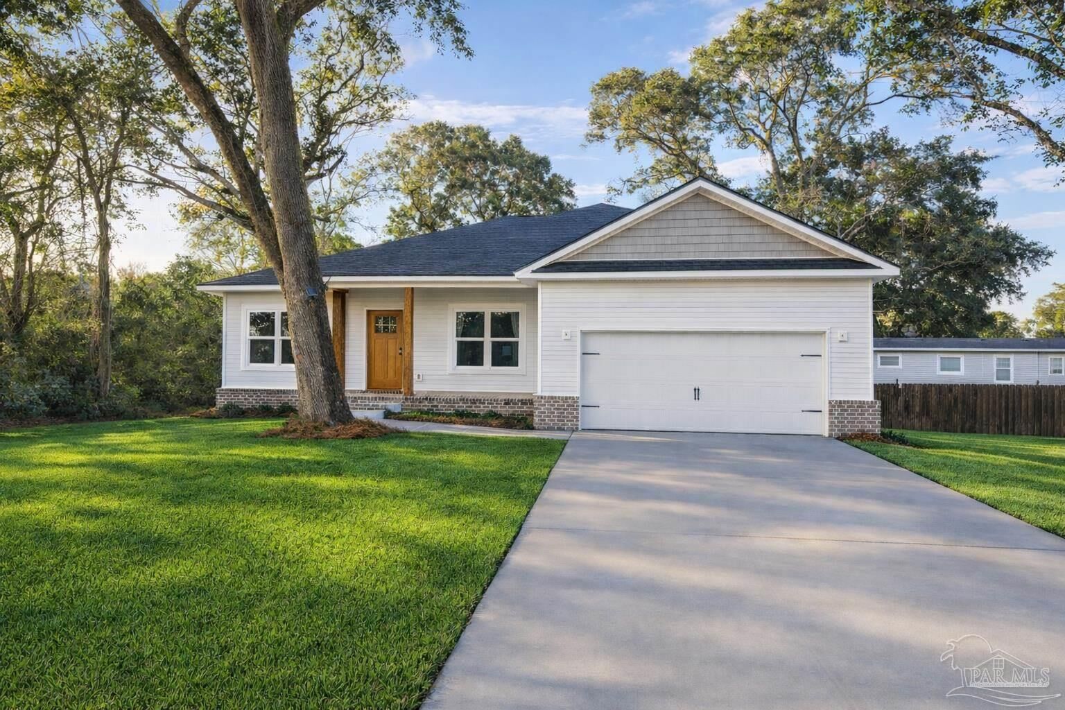 Property Photo: 4046 Woodfin Cir FL 32571