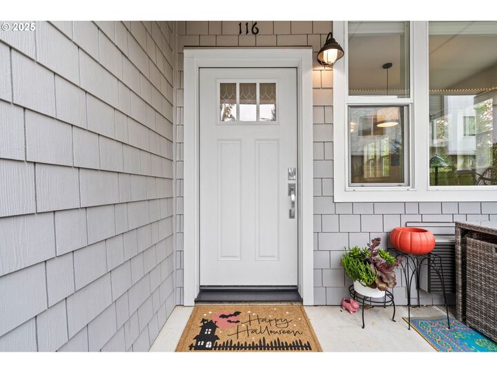 Property Photo:  116 NE 109th Ave  OR 97220 