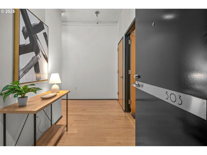 Property Photo: 420 NW 11th Ave 503 OR 97209