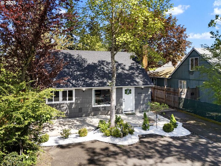 Property Photo: 12311 SE Ramona St OR 97236