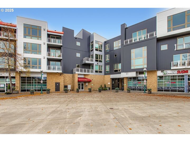 Property Photo: 12600 SW Crescent St 206 OR 97005