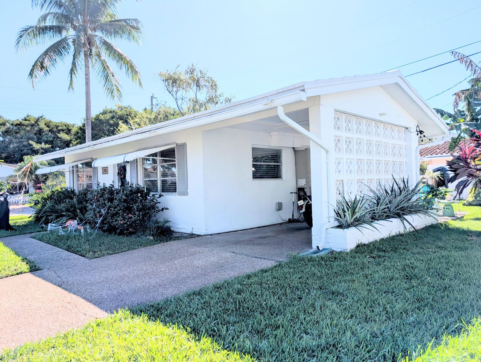 Property Photo:  2700 NW 52nd Street  FL 33309 