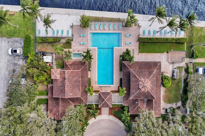 Property Photo: 1020 Lake Shore Drive 105 FL 33403