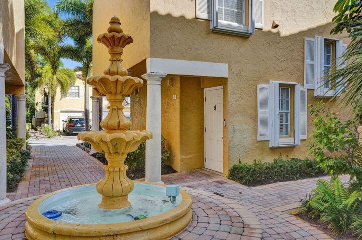 Property Photo:  1020 Lake Shore Drive 105  FL 33403