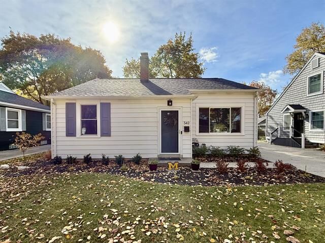 Property Photo: 342 Maywood Avenue MI 48307