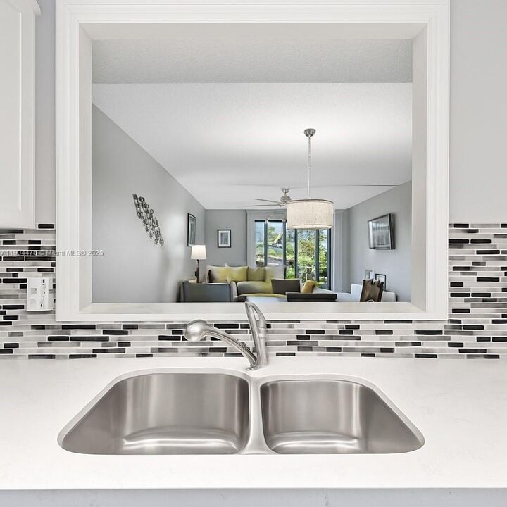 Property Photo: 23249 N Barwood Ln N 102 FL 33428