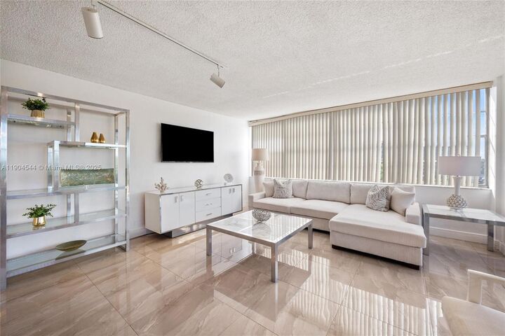 Property Photo: 1400 Saint Charles Pl 520 FL 33026