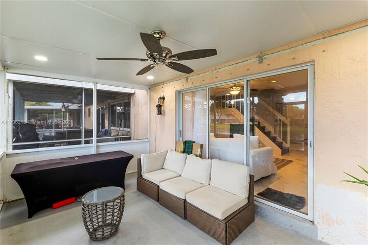 Property Photo:  527 NW 208th Dr  FL 33029 