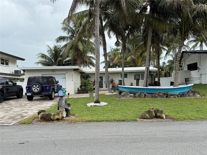 Property Photo:  2524 Key Largo Ln  FL 33312