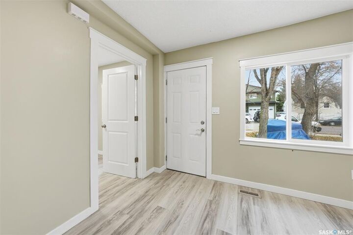 Property Photo:  1127 F Avenue N  SK S7L 1X1 