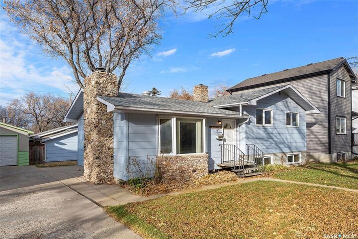 Property Photo:  1513 G Avenue N  SK S7L 2B1