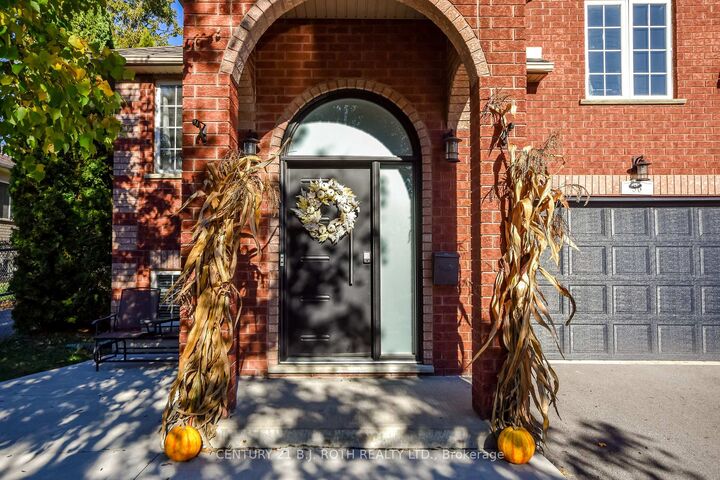 Property Photo:  56 Monique Crescent  ON L4M 6Y4 