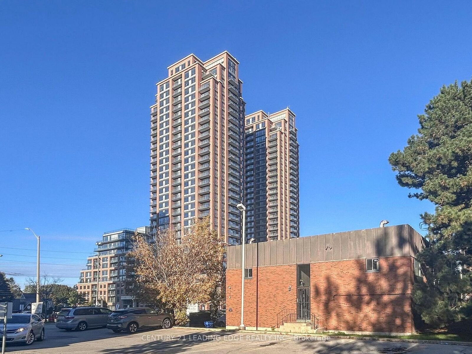 Property Photo: 3270 Sheppard Avenue E 727 ON M1T 0B3