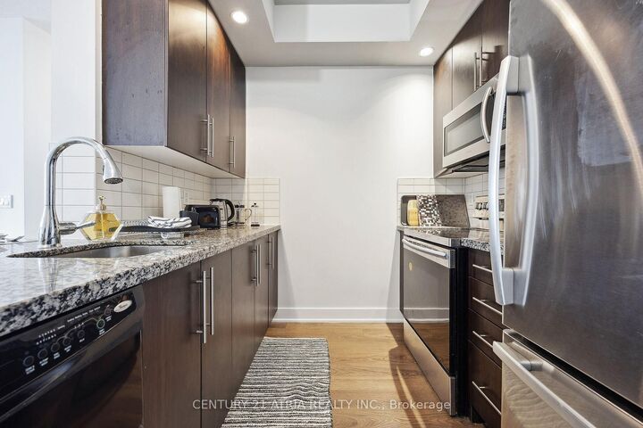 Photo de la propriété: 28 Linden Street 2708 ON M3Y 0A4