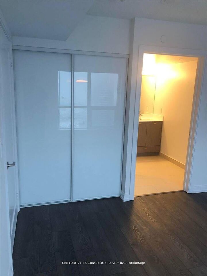 Property Photo: 275 Village Green Square 2225 ON M1S 0L8