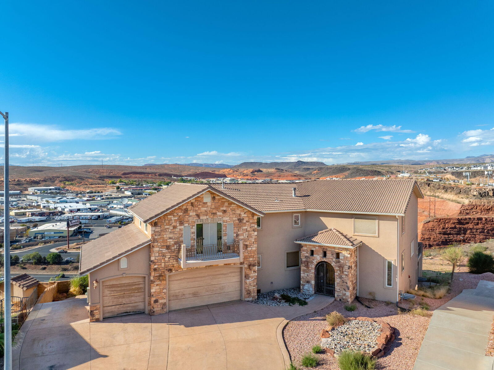 Property Photo: 393 N Crest Line Cir UT 84790