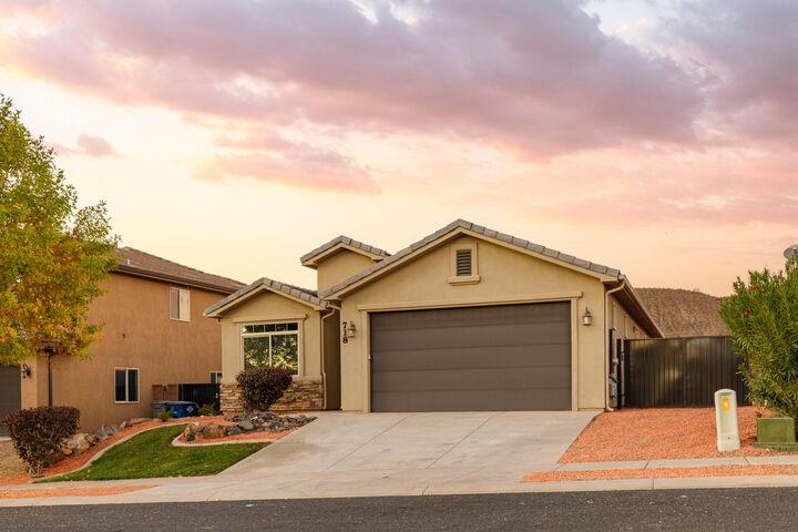 Property Photo: 718 W 400 N UT 84737