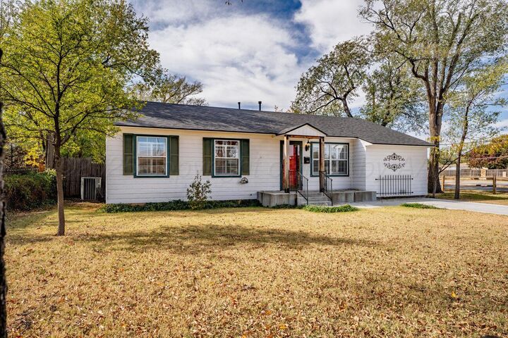 Property Photo: 1900 Beech Street TX 79106-4506