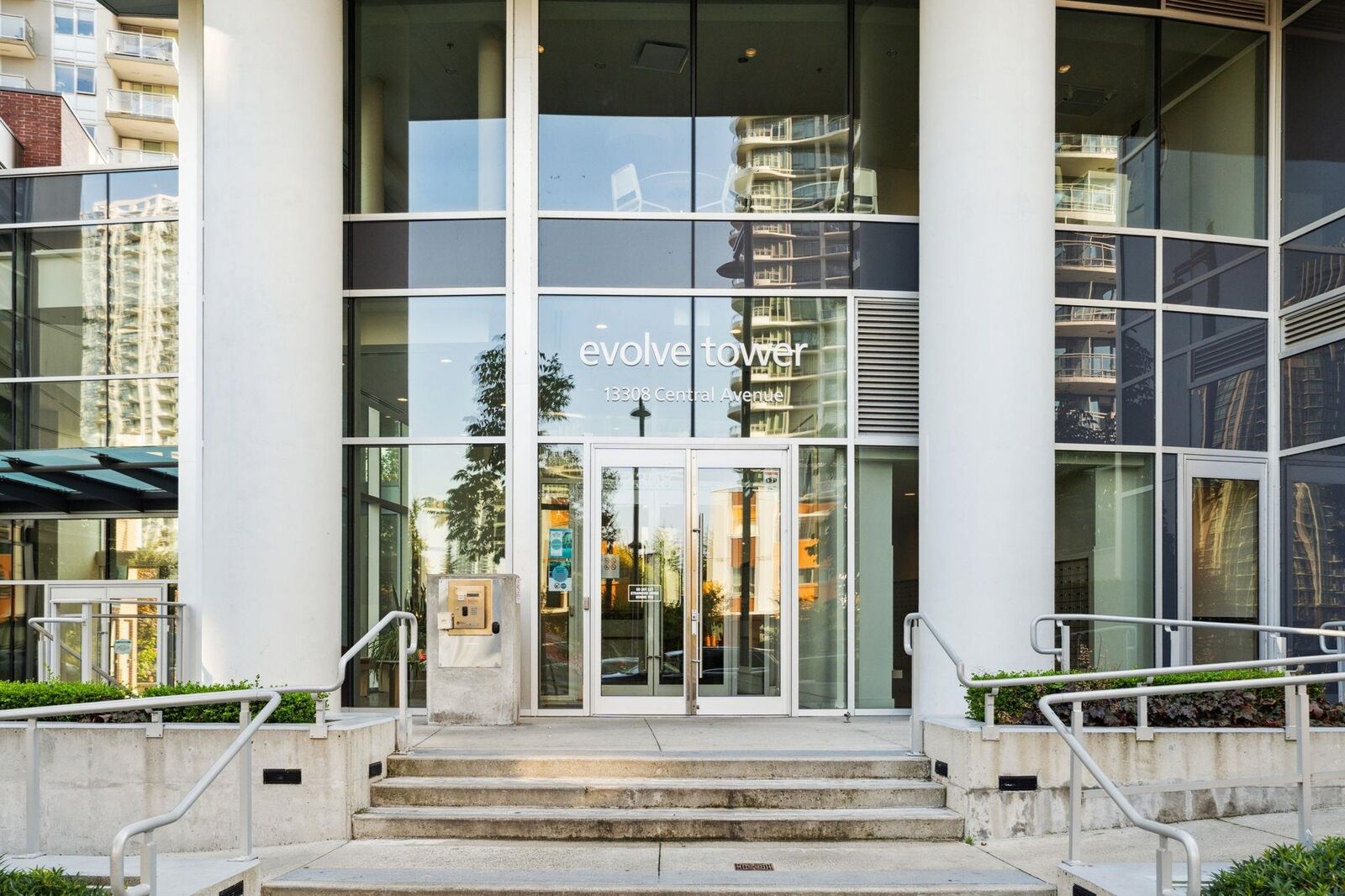 Photo de la propriété:  13308 Central Avenue 1813  BC V3T 0M4 