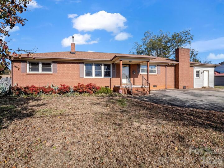 Property Photo: 2815 Highland Drive NC 28092