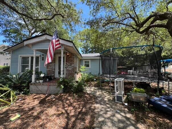 Property Photo:  202 Greenwich Street  SC 29464 