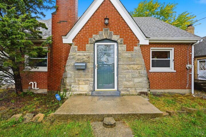 Property Photo: 4998 Mt Alverno Road OH 45238