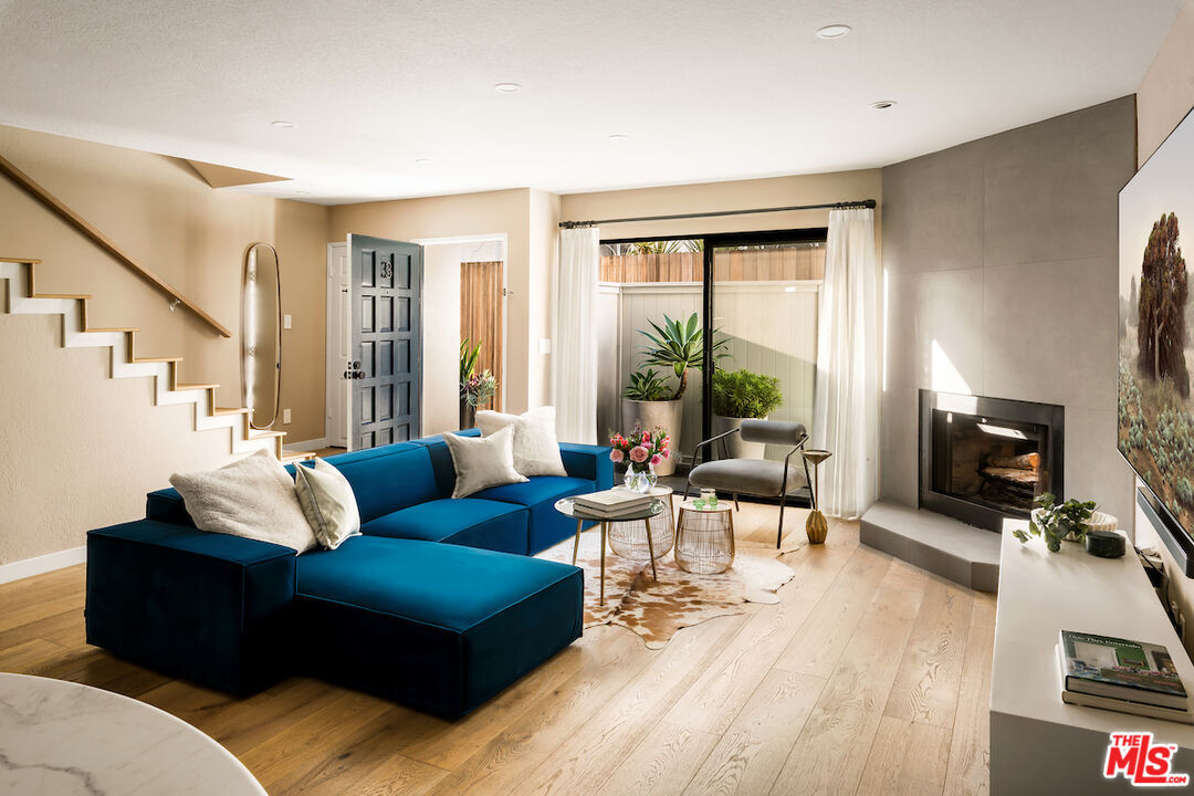 Property Photo:  1128 15th St  CA 90403 