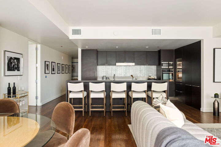 Property Photo:  6250 Hollywood Blvd  CA 90028 