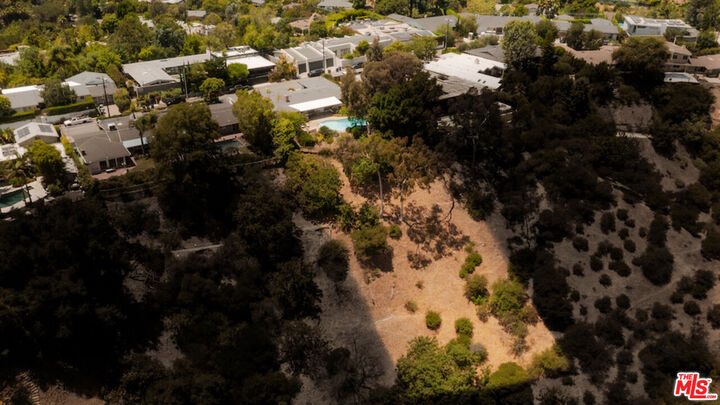 Property Photo:  2700 Carmar Dr  CA 90046 