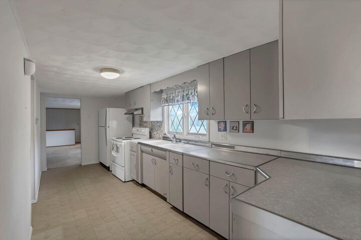 Property Photo: 1010 County Line NE Road OH 43107