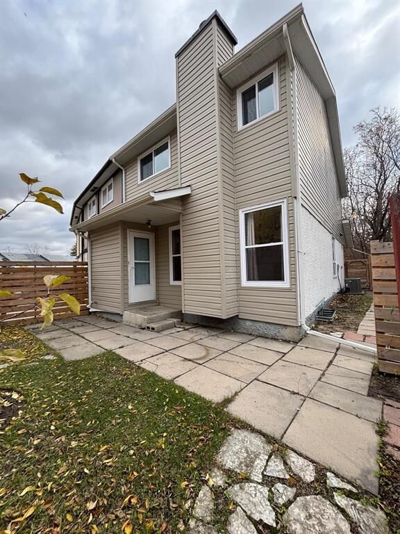 Property Photo:  61 Trafford Park  MB R2M 4Z7