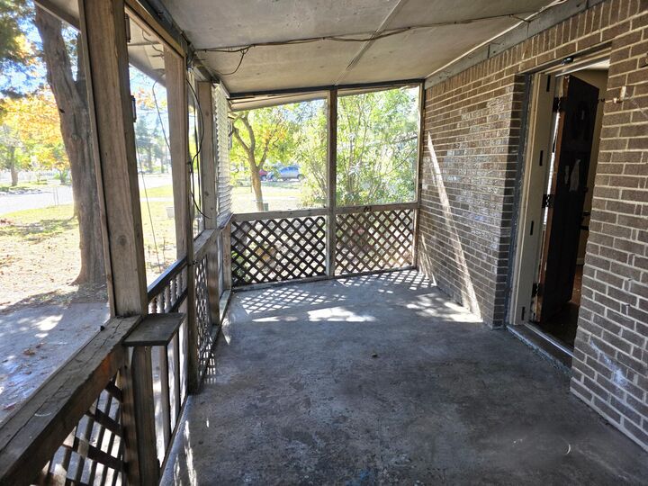 Property Photo: 12 W Audrey Drive FL 32548