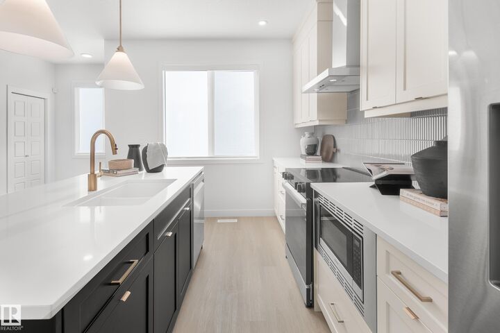 Property Photo:  264 Paterson Link SW  AB T6W 5V3