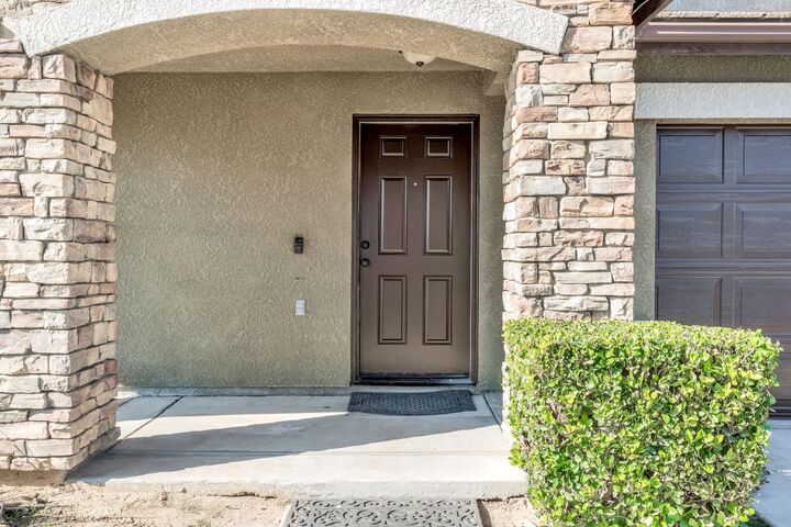 Property Photo:  1789 N Ellendale Avenue  CA 93722 