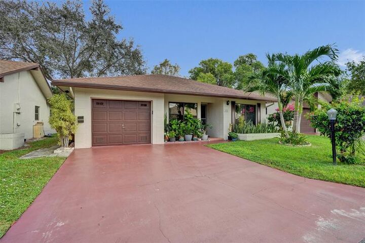 Property Photo:  1752 SW 19 Avenue  FL 33442 