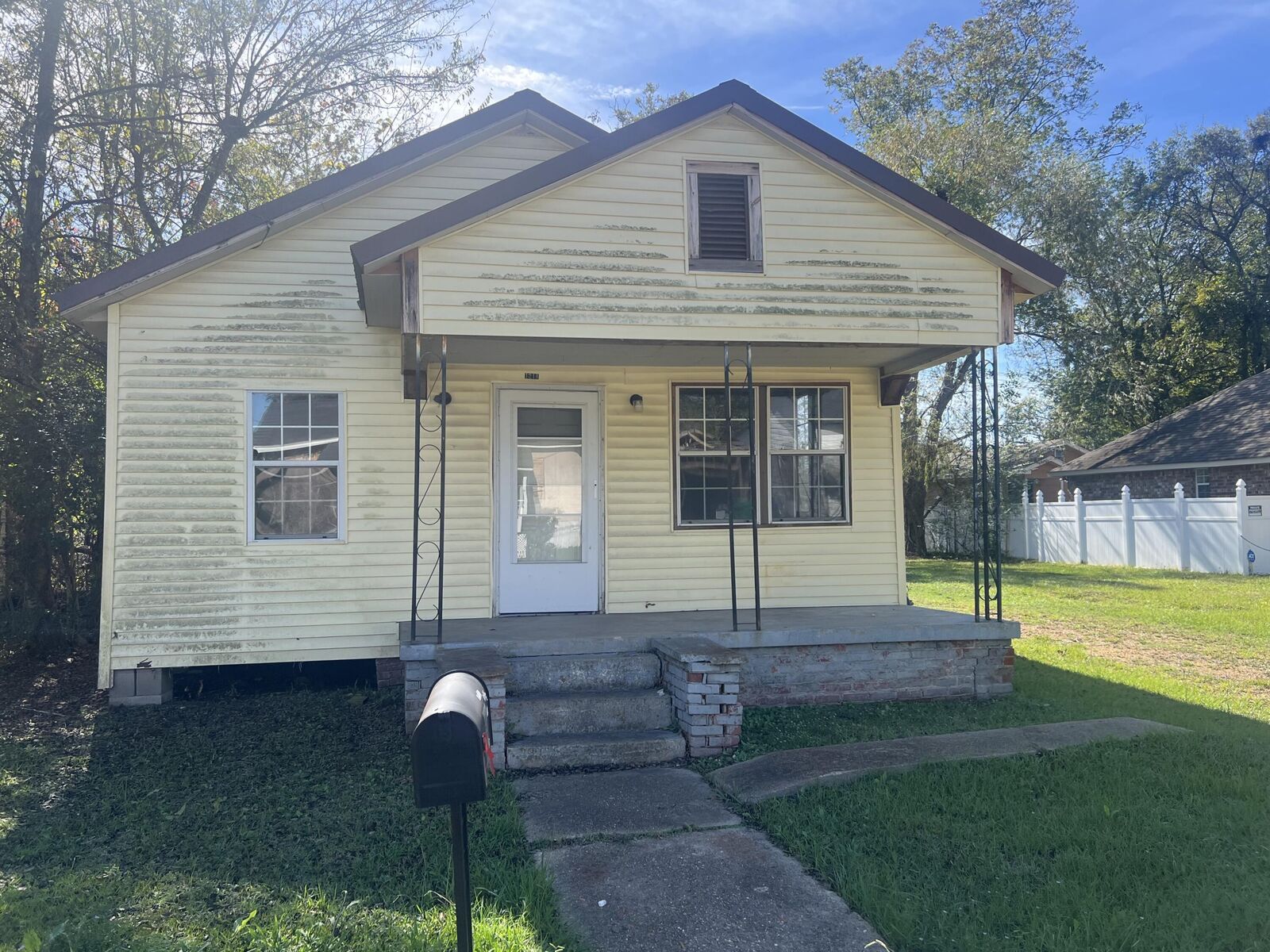 Property Photo: 1218 7th Ave N MS 39701