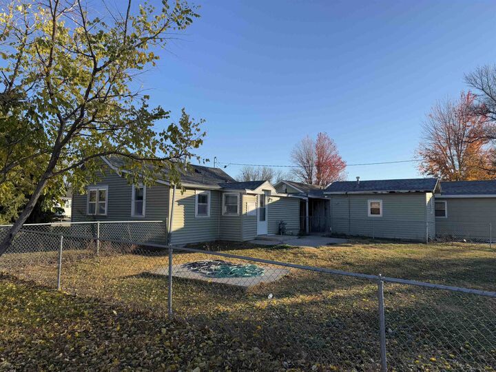 Property Photo:  1624 W 14th  NE 69101